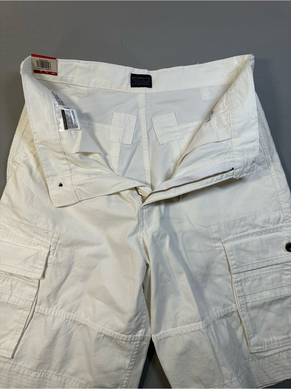 NWT Levi's Squad Cargo Shorts, White - Mens 32 - Picture 3 of 15